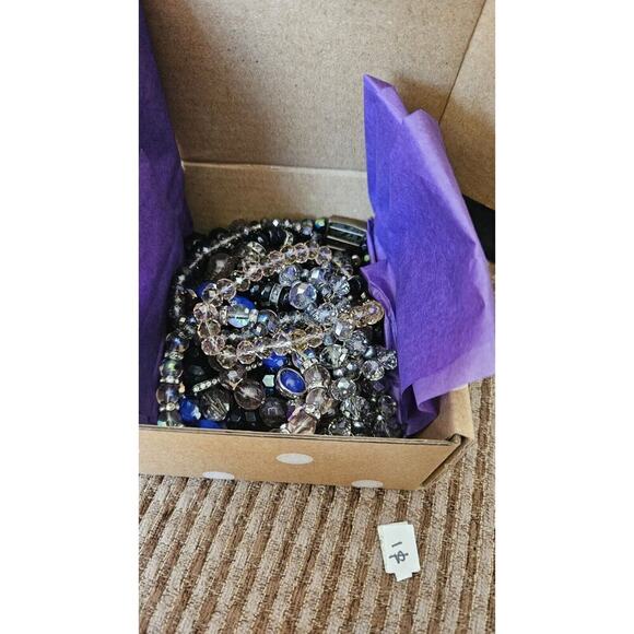 Lot (1) Of 9 Gorgeous Beaded Stretch Beaded and Rhinestones Bracelet - Picture 2 of 2